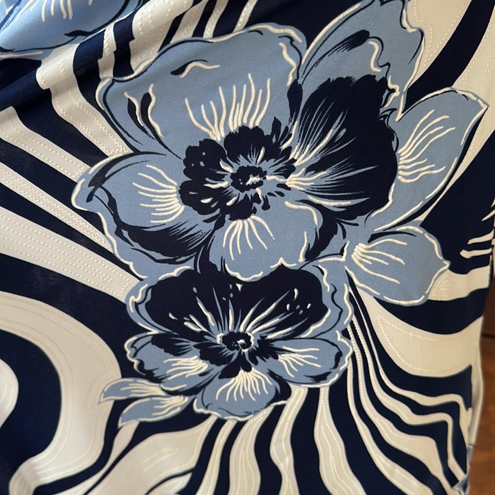 Gorgeous Avenue Floral Tank with Silver Accent (Size 18/20) - Picture 4 of 12